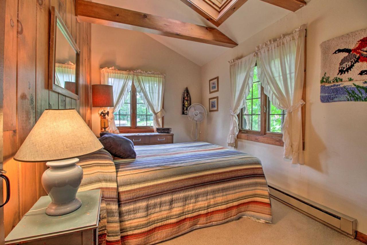 Waterfront Lake George Cabin Walk To Water Exterior foto